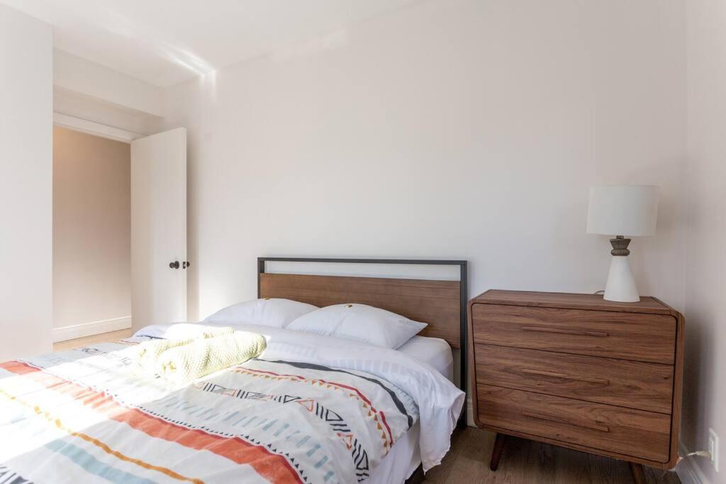 Free Parking, Beautiful 4 1/2- 2 Bedroom Apartment Монреаль Экстерьер фото