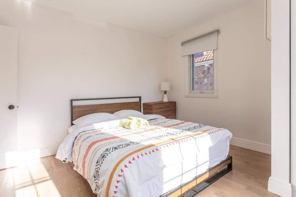 Free Parking, Beautiful 4 1/2- 2 Bedroom Apartment Монреаль Экстерьер фото